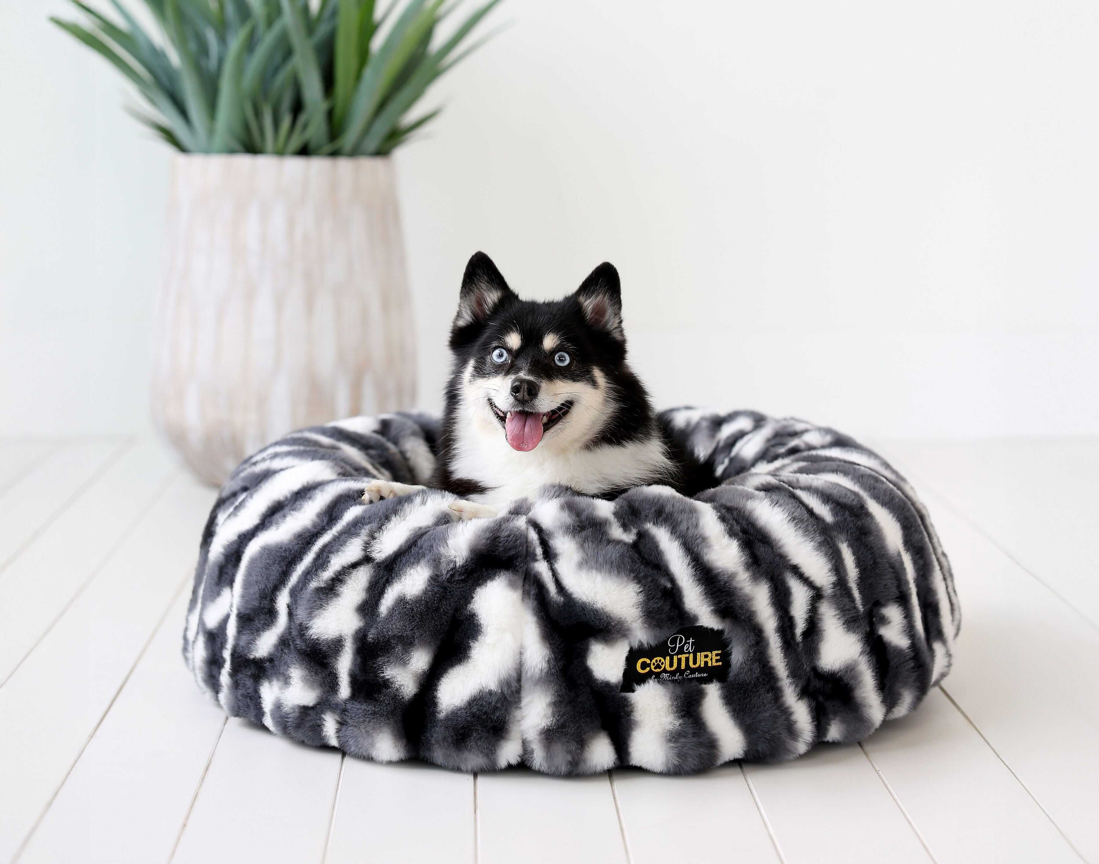 Cloudy Day Black Pet Bed - Image 2