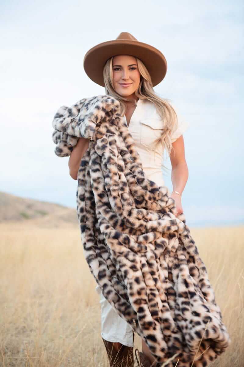 Hugs Golden Leopard Blanket - Image 2