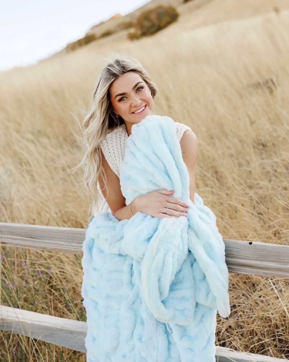 Hugs Ice Blue Blanket - Image 2