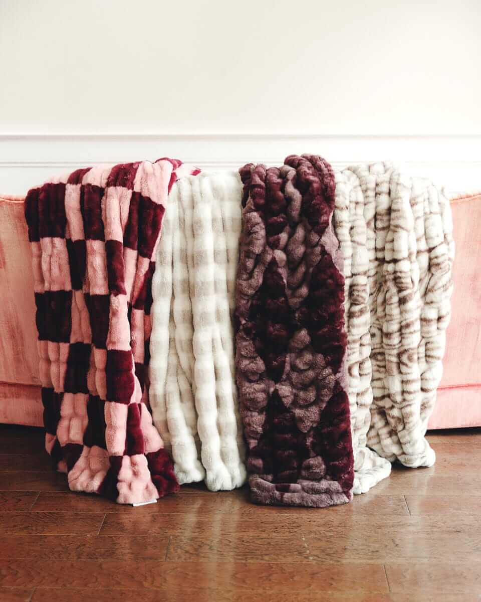 Hugs Kaci Chocolate Marble Blanket - Image 6