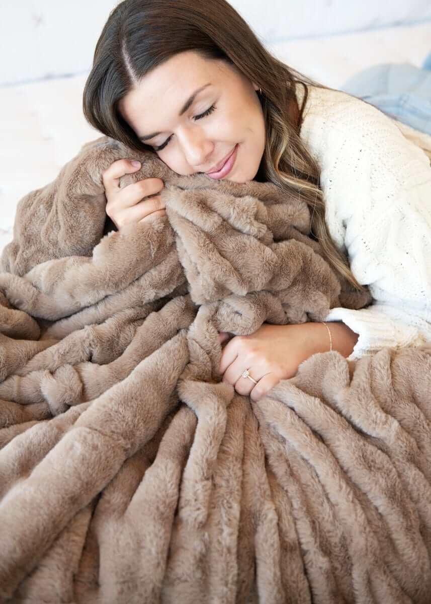 Hugs Milk Chocolate Blanket - Image 4