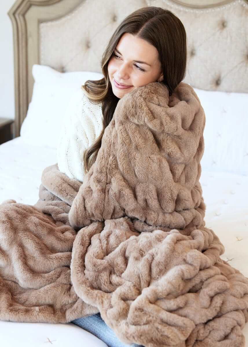 Hugs Milk Chocolate Blanket - Image 7