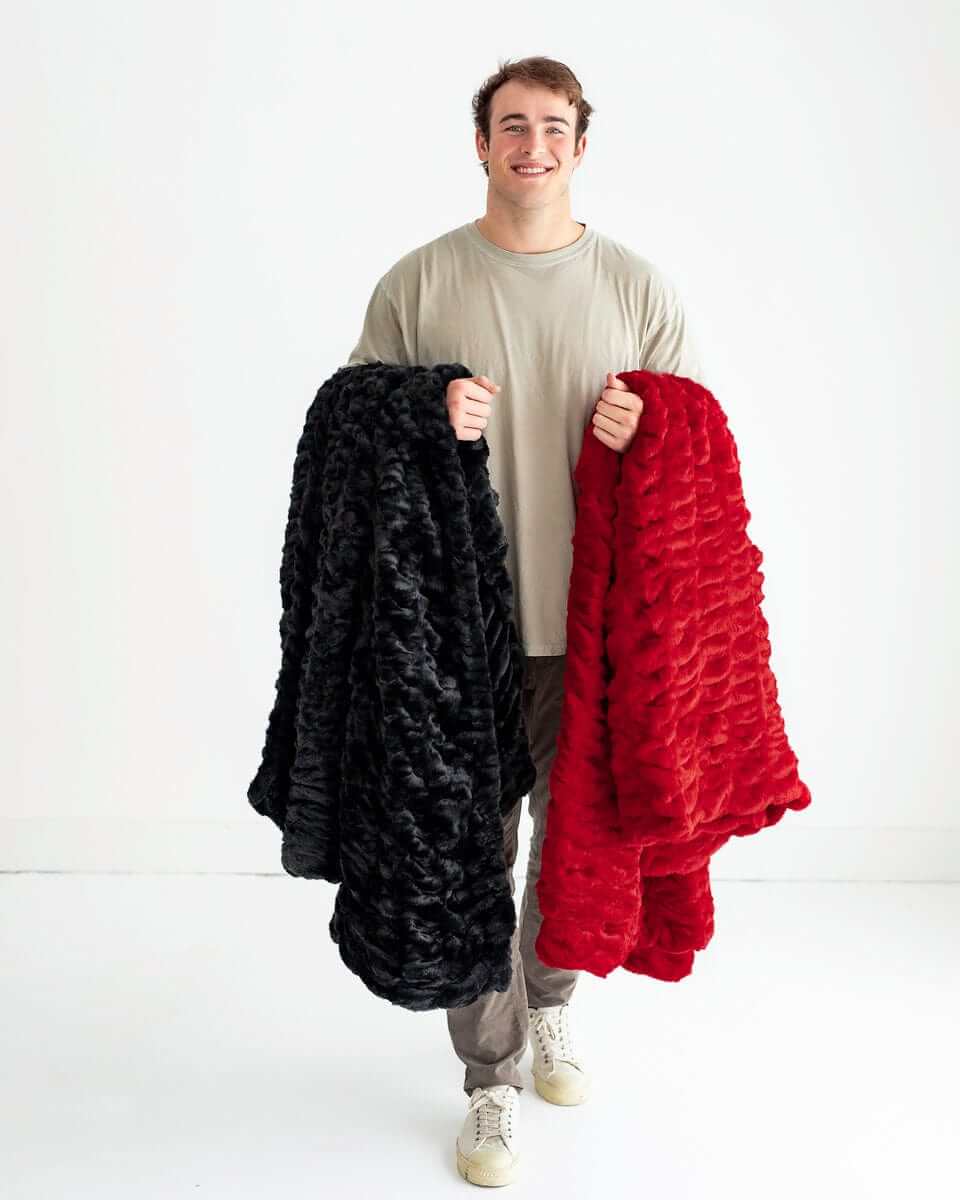 Hugs Red Blanket - Image 3